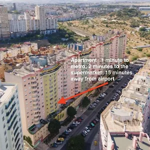 Apartment 1-minute Walk To The Metro And 2 To The Supermarket