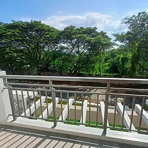 Acacia Estates Taguig Aparthotel Manila
