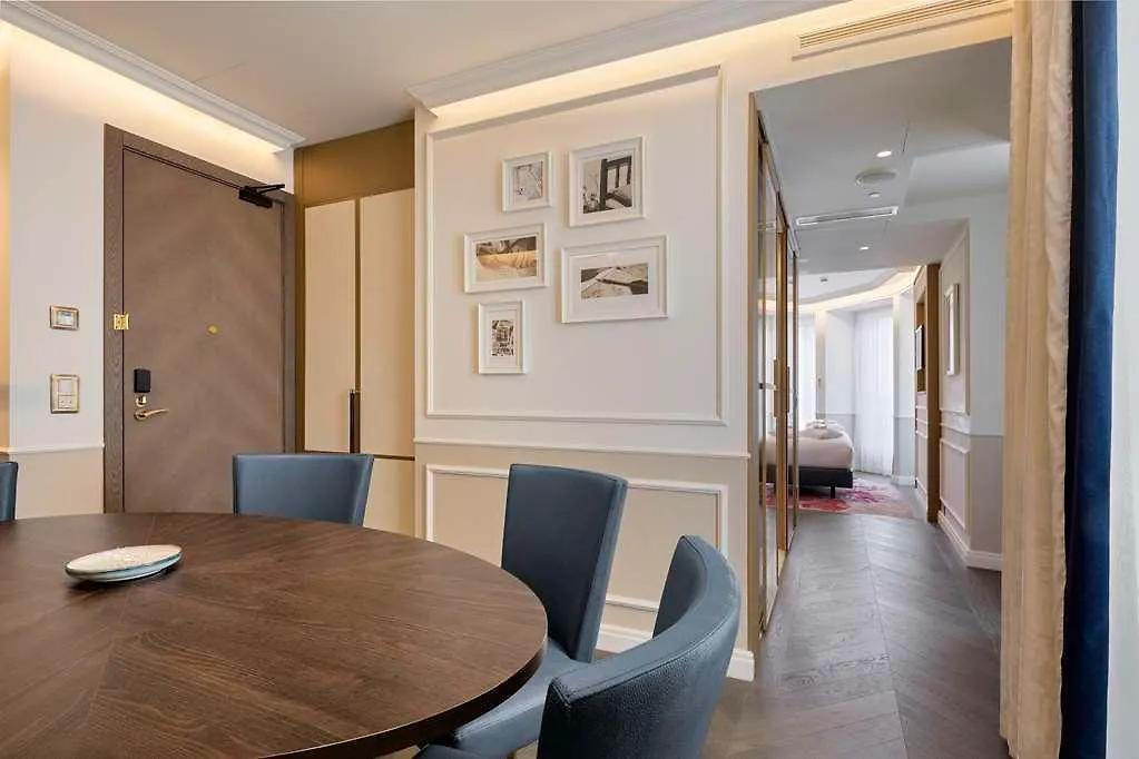 The Emerald House Lisbon - Curio Collection By Hilton 4*,