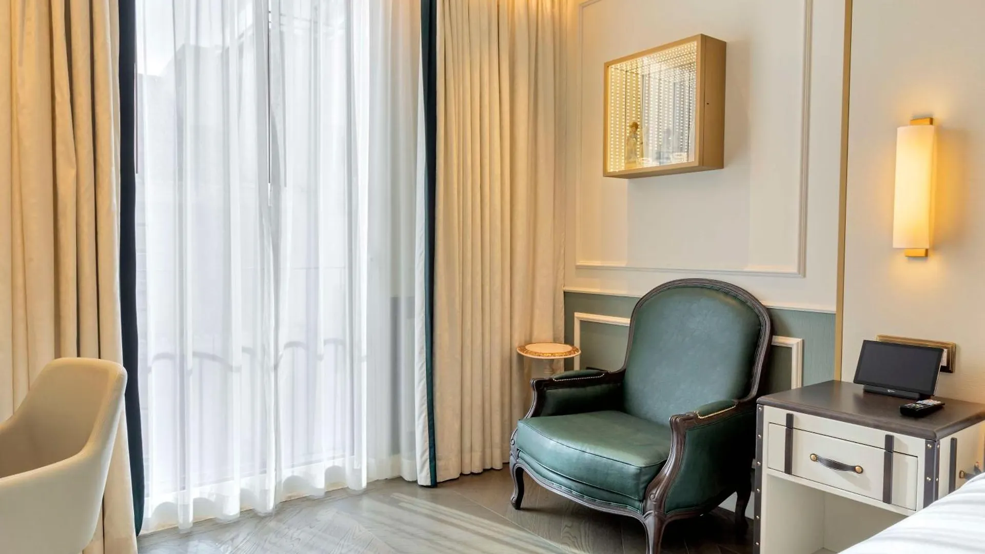 The Emerald House Lisbon - Curio Collection By Hilton 4*,