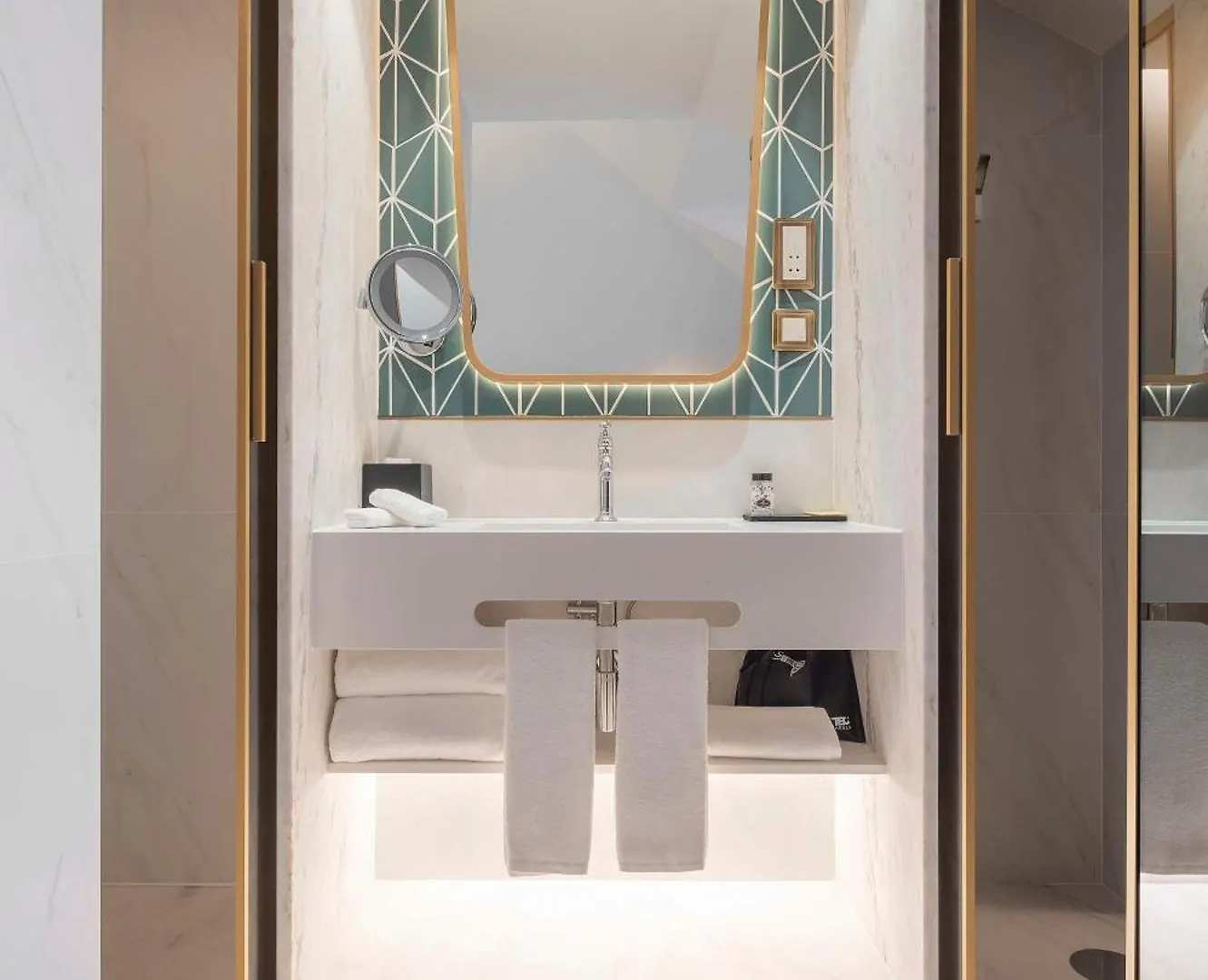 Hotel The Emerald House Lisbon - Curio Collection By Hilton
