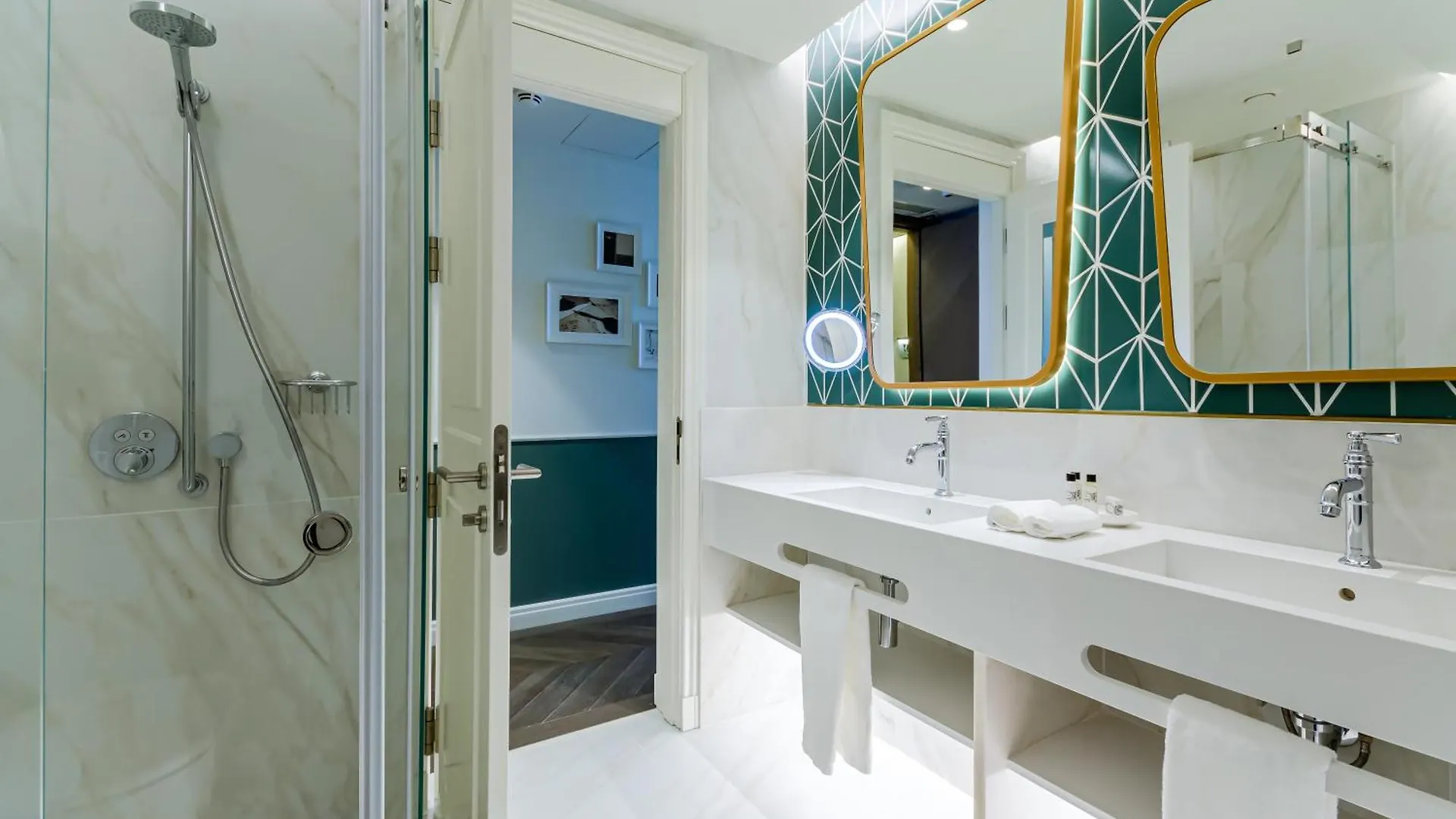 The Emerald House Lisbon - Curio Collection By Hilton