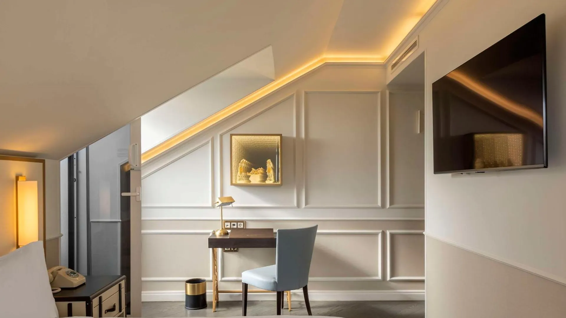 The Emerald House Lisbon - Curio Collection By Hilton 4*,