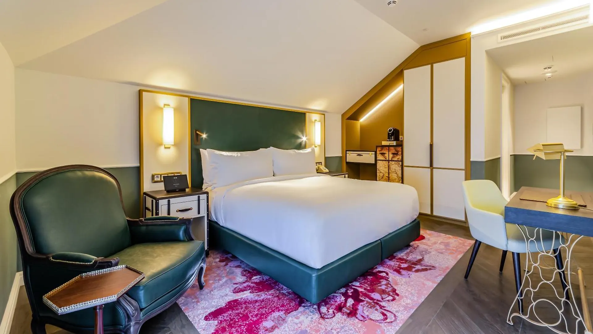 The Emerald House Lisbon - Curio Collection By Hilton